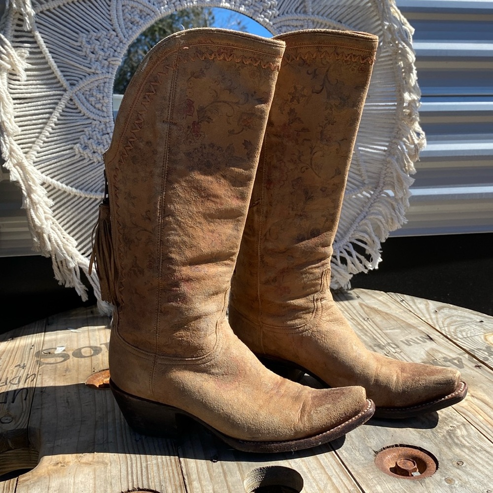 Beautiful lucchese boots. Zipper on back side size 6 1/2